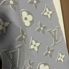 LV ラメマフラー　１回1時間ほど着用のみの画像