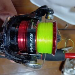 釣り竿とリールの画像