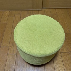 小さいスツール
の画像