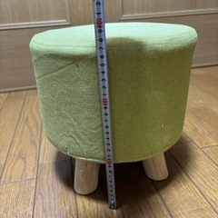 小さいスツール
の画像