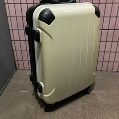 ブランドスーツケース70.45.25センチの画像