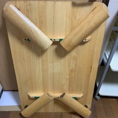 折りたたみテーブルの画像