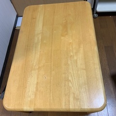 折りたたみテーブルの画像