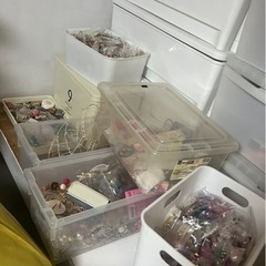 パーツ・ボタン、ビーズ等全て回収してくれる人のみの画像