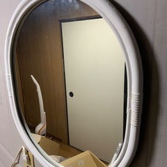 壁掛けミラーの画像