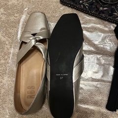 【3点セット！】ビーズバック、パンプス、ブラウスの画像