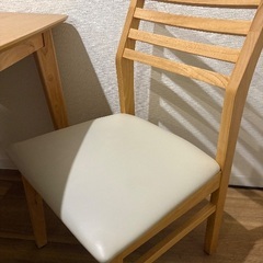 ダイニングテーブル　4人掛け　椅子2脚付きの画像