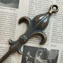 未使用新品　 BRASS　真鍮古色　靴べら　イタリア製　蹄鉄デザイン　百合デザイン　シューホーンの画像