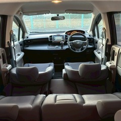 フル装備8人乗り☆月々1.1万円〜分割払い可❗️車検2年付き！大人気☆HONDA フリード☆ステアリングスイッチ付き☆ナビ付き☆走行中DVD見れます☆便利なバックカメラ付き☆ETC付き☆両側電動スライドドア付き☆純正アルミ☆ドライブレコーダー付きのフル装備‼️の画像