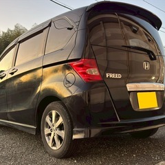フル装備8人乗り☆月々1.1万円〜分割払い可❗️車検2年付き！大人気☆HONDA フリード☆ステアリングスイッチ付き☆ナビ付き☆走行中DVD見れます☆便利なバックカメラ付き☆ETC付き☆両側電動スライドドア付き☆純正アルミ☆ドライブレコーダー付きのフル装備‼️の画像