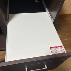 キッチンボード　食器棚の画像