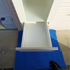 ガラス扉スリム収納棚、食器棚の画像