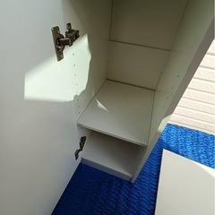 ガラス扉スリム収納棚、食器棚の画像