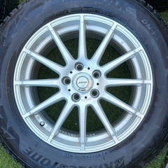 スタッドレスタイヤ/17インチ/ホイールセットの画像