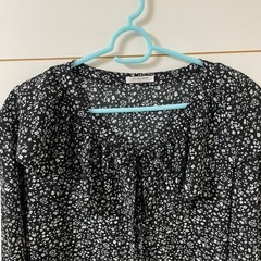 花柄襟フリルブラウスの画像