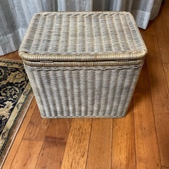 ☆☆　蓋付き　シャビーホワイト　バスケット　巾40ｘ奥行30ｘ高さ36ｃｍ　☆☆の画像