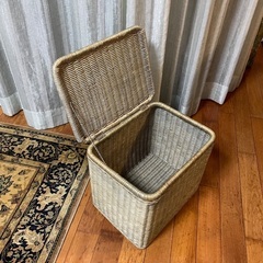 ☆☆　蓋付き　シャビーホワイト　バスケット　巾40ｘ奥行30ｘ高さ36ｃｍ　☆☆の画像