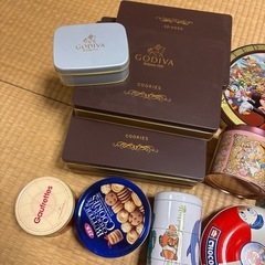 ディズニーやUSJ、お菓子の空き缶の画像