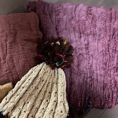 ストール、ニット帽子の画像