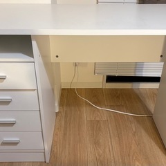 ホワイトデスクの画像