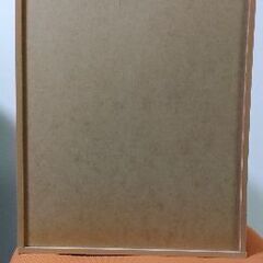 16.5㎝×16.5㎝のセル×６の木製CD／DVDラックの画像