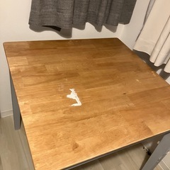 ダイニングテーブルの画像