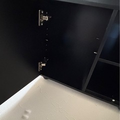 黒キャスター付きシェルフの画像