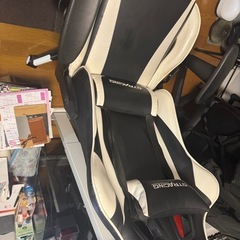 ゲーミングチェアの画像