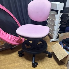 子供用の椅子　ピンク　　車輪付き　　の画像