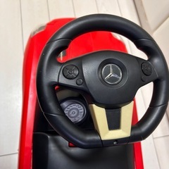 子供　室内　乗り物　車の画像