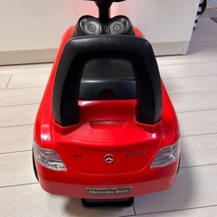 子供　室内　乗り物　車の画像