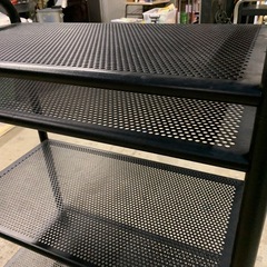 スチールワゴン イノベーター 黒 パンチングボードのキャスターワゴン3段 73cm×42cm×高さ100cmの画像