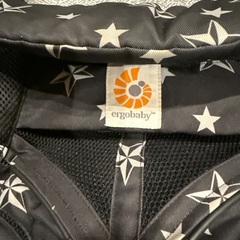 ergobaby 抱っこ紐 星柄 黒の画像