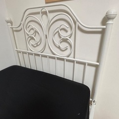 シングルベットフレーム、マットレスの画像