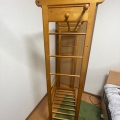 木製ハンガーラックの画像
