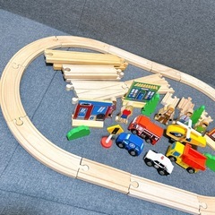木製レール パトカー消防車 ヘリコプター働く車セット 曲がりレール8本 直線レール8本 他おまけの画像