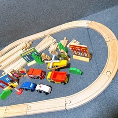 木製レール パトカー消防車 ヘリコプター働く車セット 曲がりレール8本 直線レール8本 他おまけの画像