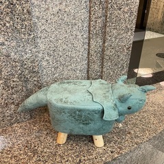 恐竜のイス　スツール　チェアの画像