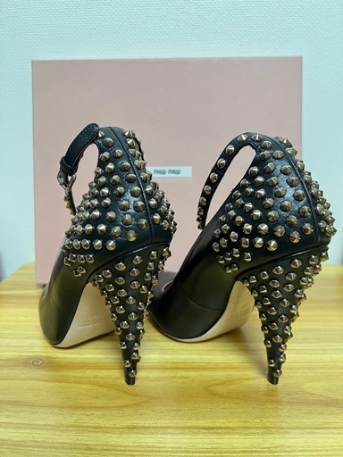 miumiu スタッズヒールパンプス