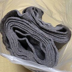 合繊ニードルフェルト　自動車内装材　4.7mくらいあります　車・自動車　内装材　デッドニング、防音、吸音に　の画像