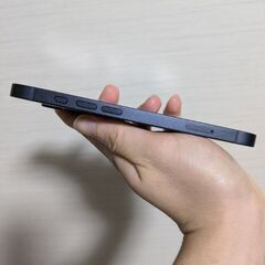 バッテリー容量100%IPhone 16e 128GBの画像