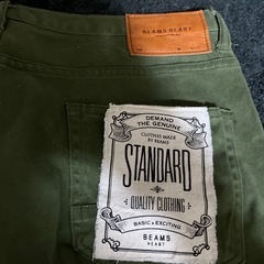 新品未使用　BEAMS チノパン　カーキ　Mの画像
