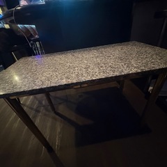 大理石テーブル【2台あります。一個料金表示】の画像
