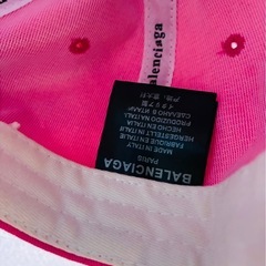 BALENCIAGAピンクベースボールキャップグランジリメイク加工の画像