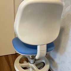 学習椅子　青の画像