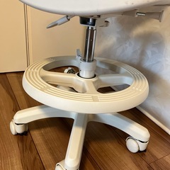 学習椅子　青の画像