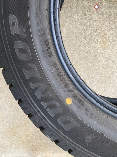 セレナ ポクシー プリウス 195/65R15 スタッドレスタイヤ 4本 DUNLOP