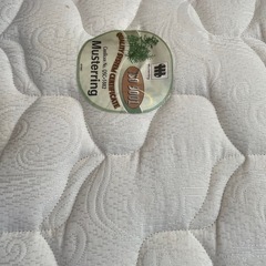 ベッド　クィーンサイズ　フレーム　マットレスの画像