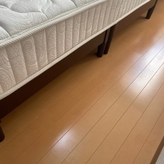 ベッド　クィーンサイズ　フレーム　マットレスの画像