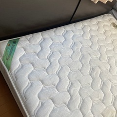 ベッド　クィーンサイズ　フレーム　マットレスの画像